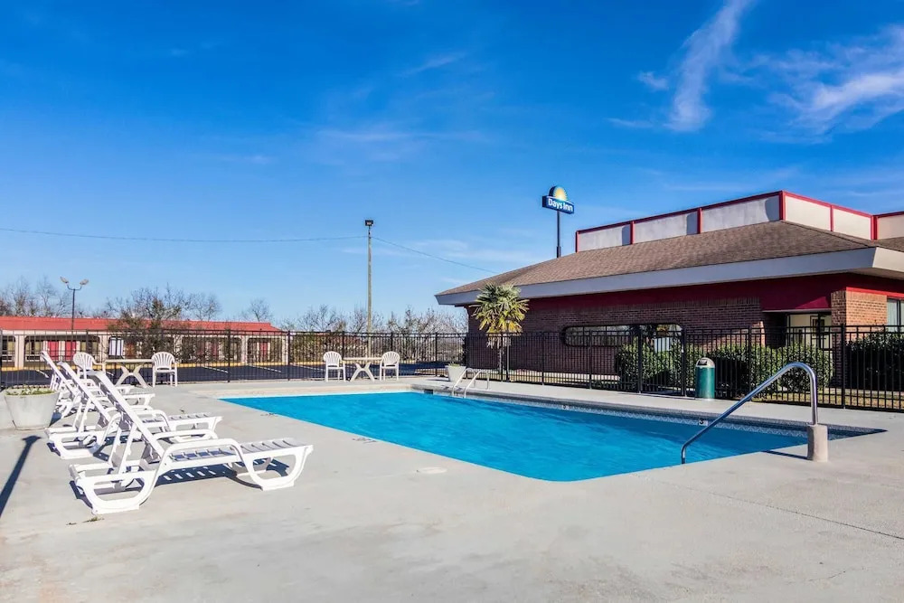 Travelodge Suites and Conference Center Dublin GA