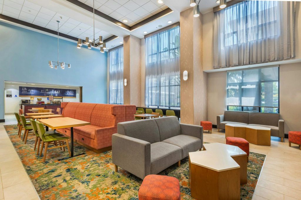 Hampton Inn & Suites Moreno Valley