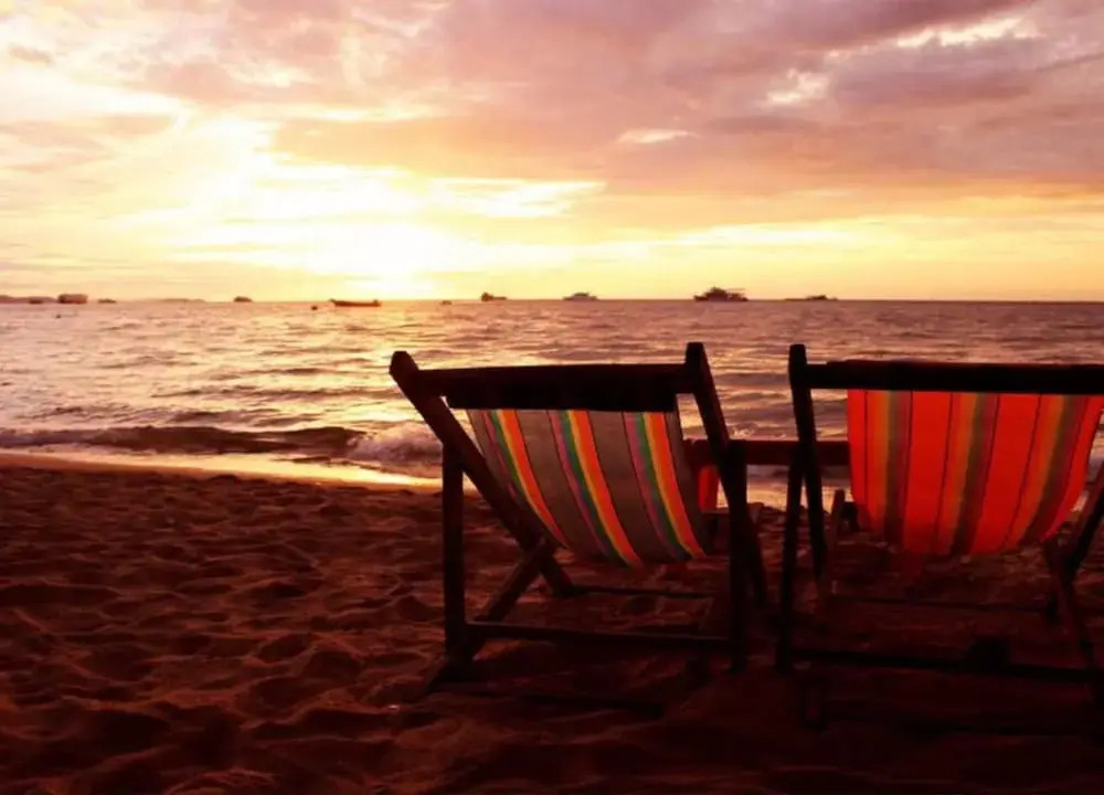 Sunny Coastal Escape in Lido
