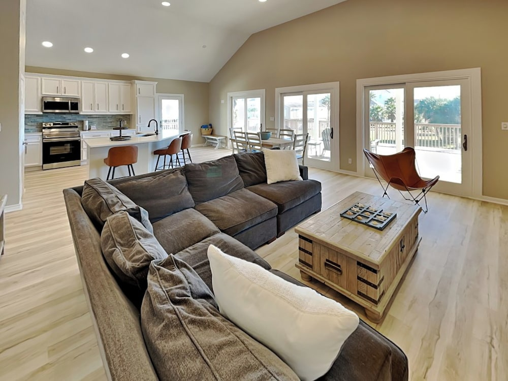 Papa's Paradise by Ryson Vacation Rentals