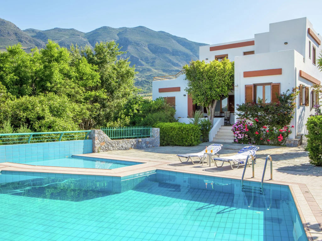 Villa in Lefkogia with Private Pool