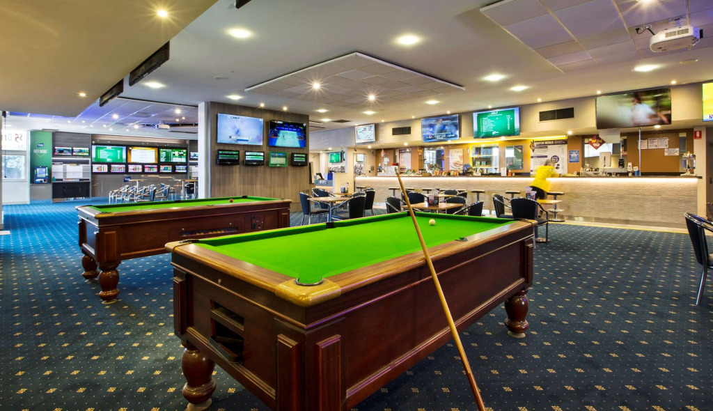 Nightcap at St Albans Hotel