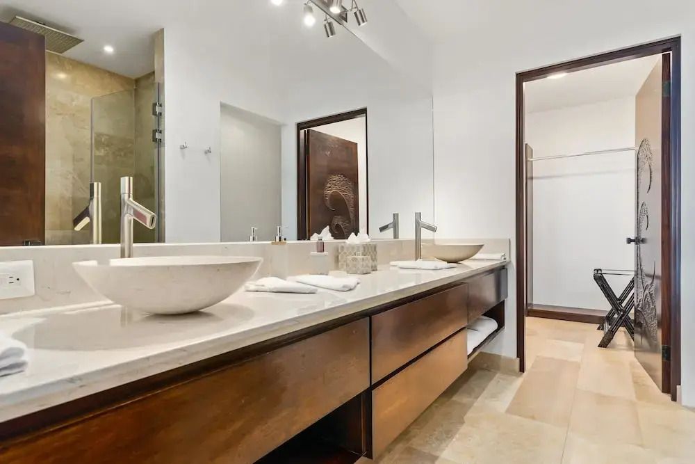 Beachfront Villa - Sunsets and Daily Maid Service