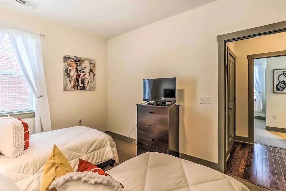 Dwtn Condo 4 Blocks to The Wilmington Riverwalk!