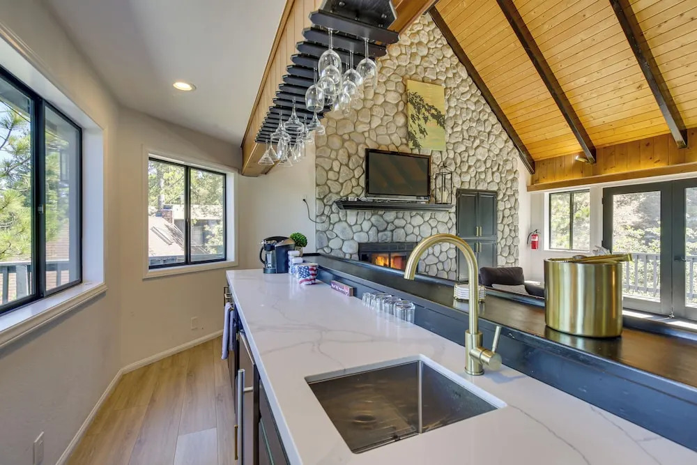Lake Views & Game Room! Lake Arrowhead 3-king Gem