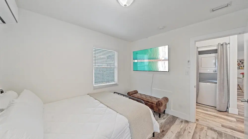 Urban Nest On 8th 4 Bedroom Home