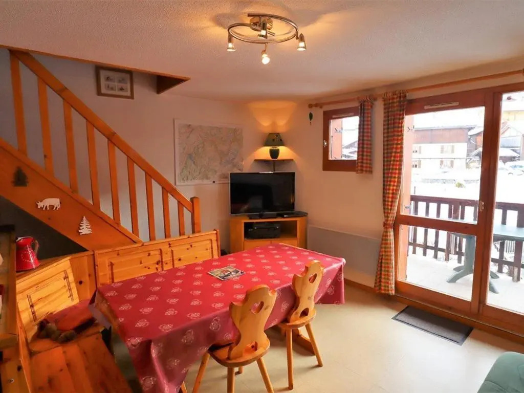Duplex spacieux 6 pers. au cœur du village, proche des pistes, piscine lété, équipements complets - FR-1-342-217