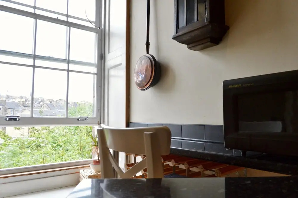 Central Edinburgh 4 Bedroom Flat
