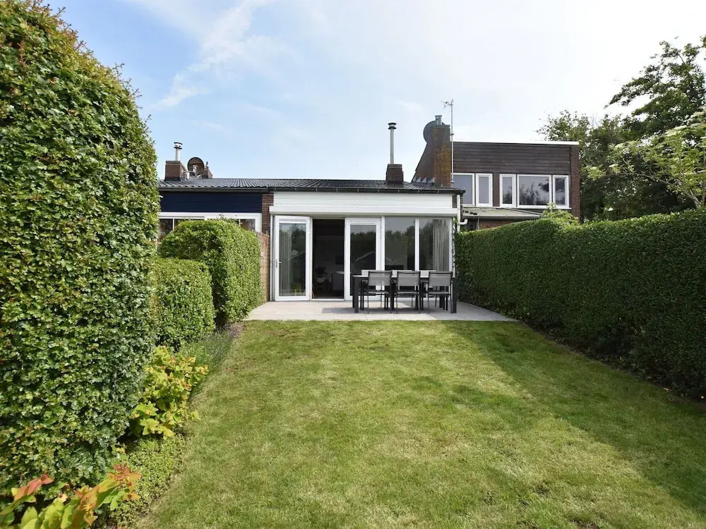 Modern Holiday Home in Nieuwvliet with Garden