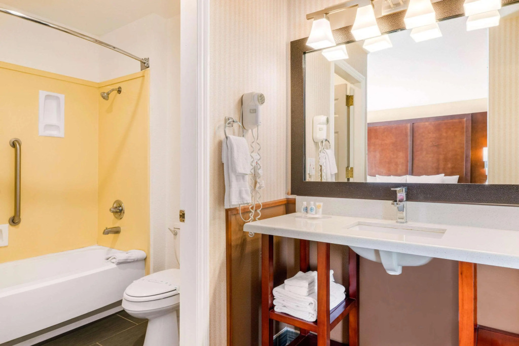 Comfort Suites Red Bluff near I-5