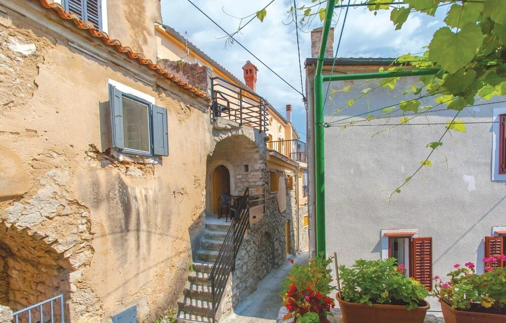 Beautiful Apartment in Omisalj With 1 Bedrooms