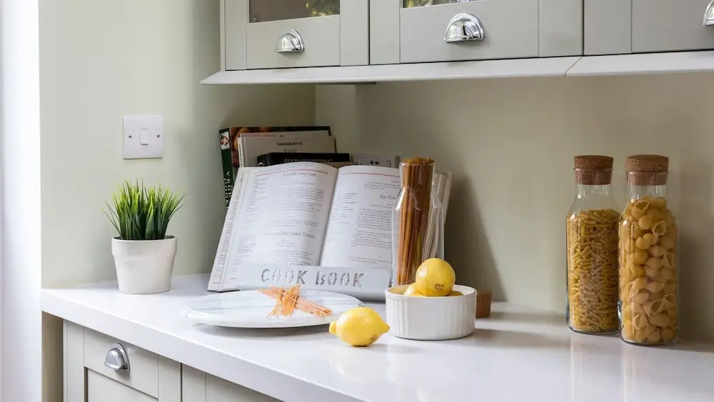 5BR Family Home in Leafy SW London