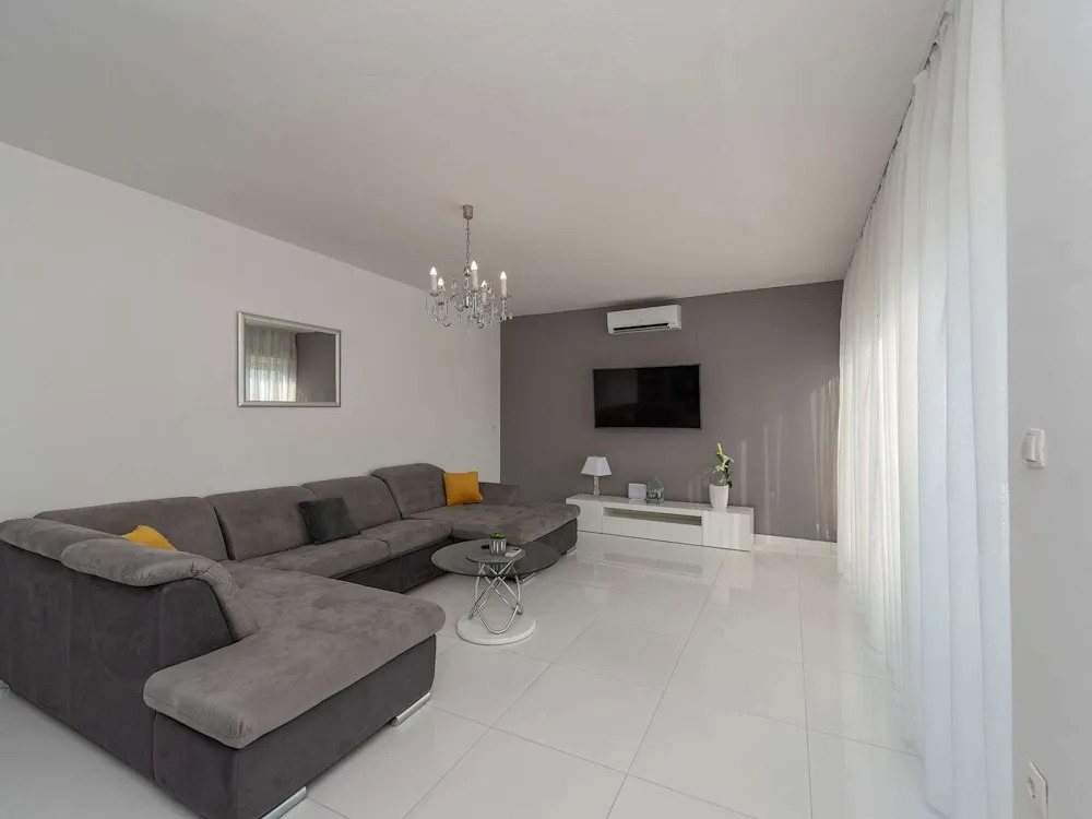 Villa in Galovac with Pool near Zadar