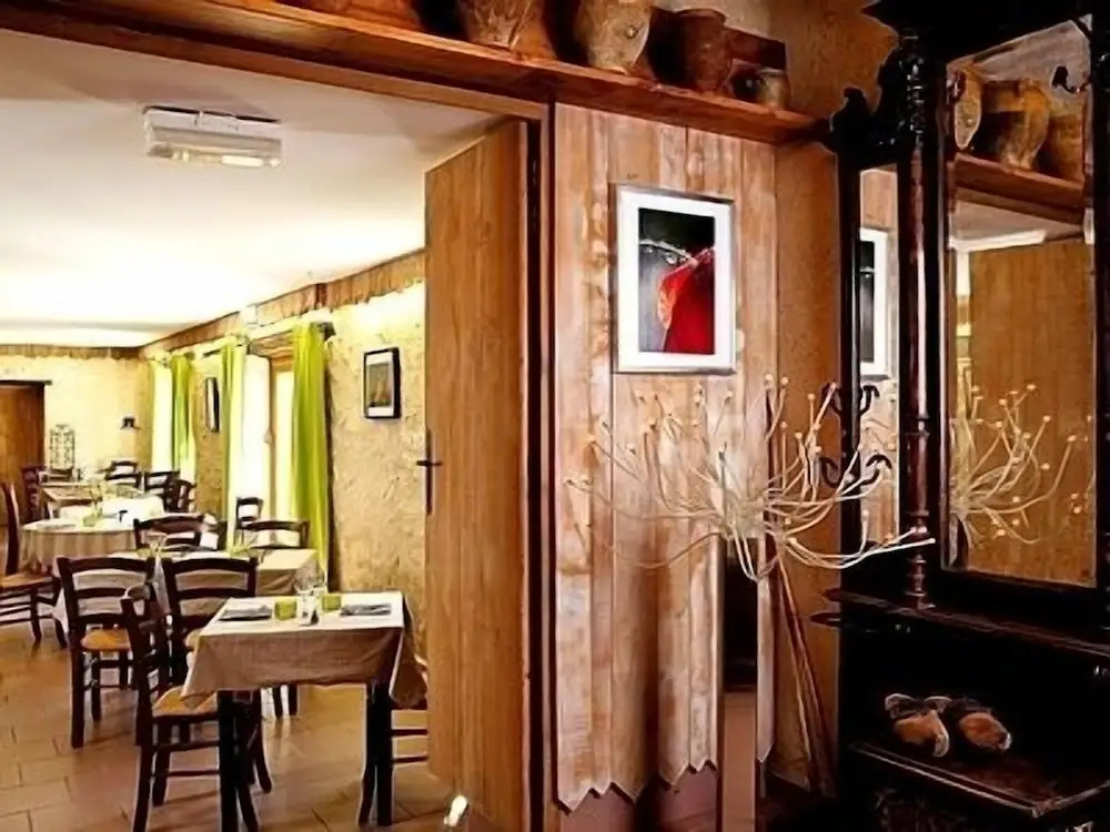 Logis LAuberge de Larressingle