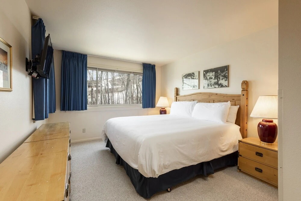 Snow Flower 141 2 Bedroom Condo by RedAwning