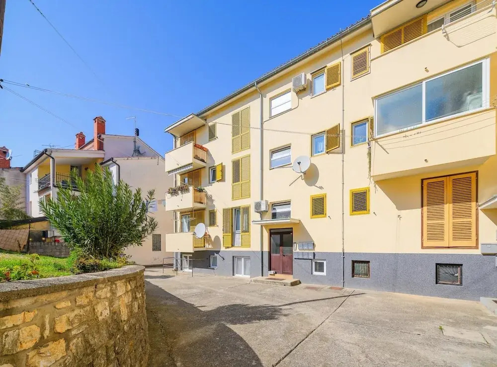 Premium Apartment With Patio