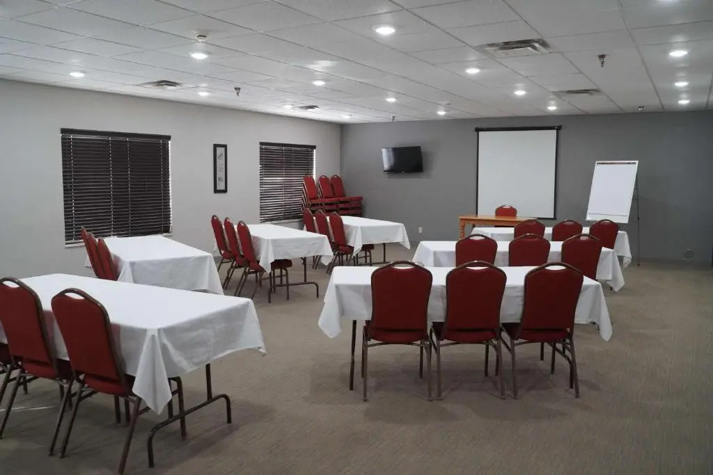Country Inn & Suites by Radisson, Watertown, SD