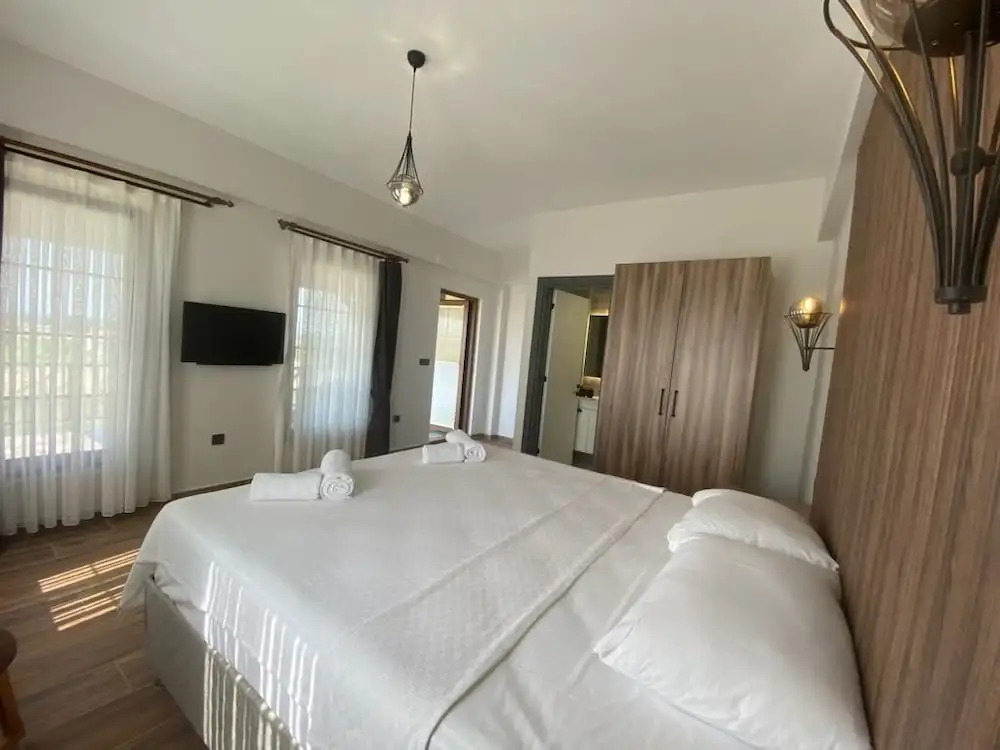 Tinos Otel & Bağ Evi 12 Yaş Üstü