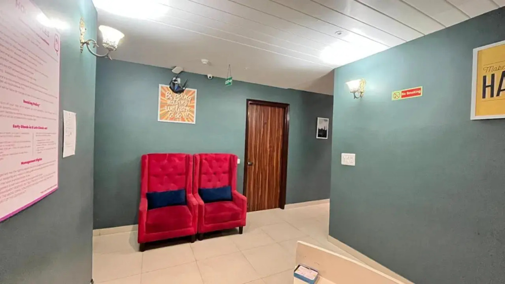 Qotel Comfort Golden Saffron - Hotel in Punjabi Bagh Near Metro