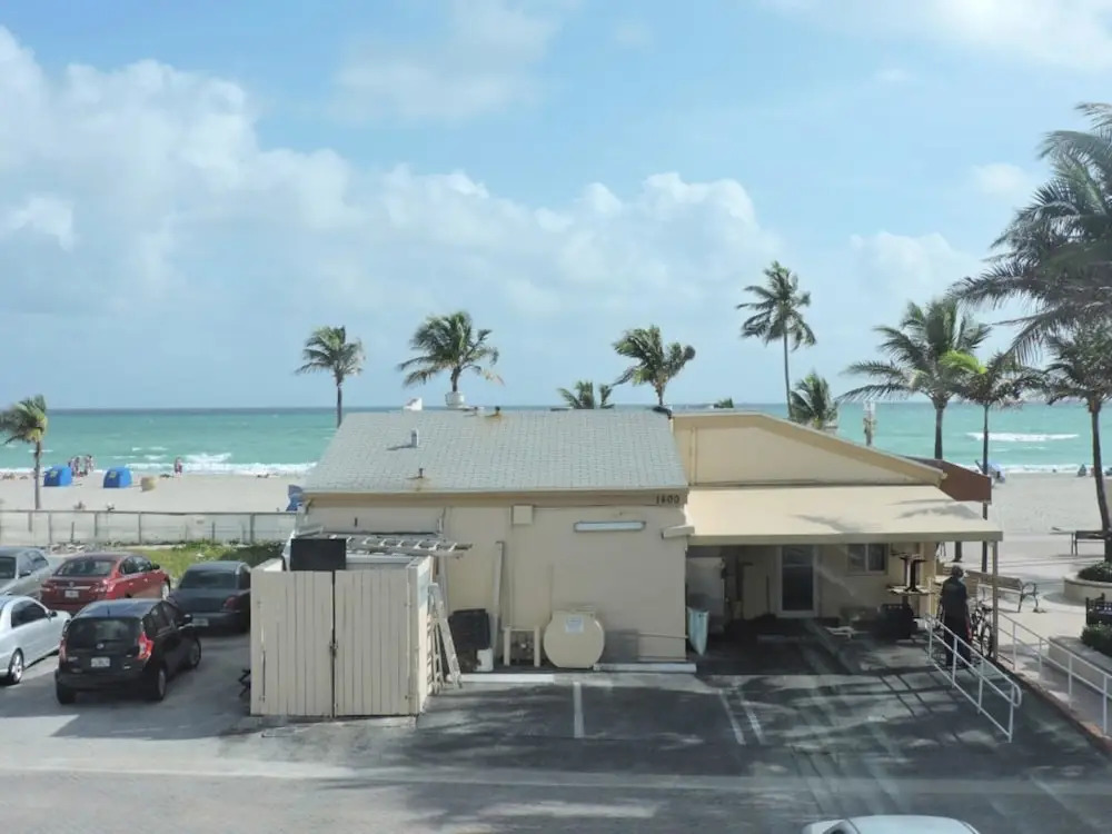 Ocean View 2/1 for 8 1/2 Block to Beach With Patio