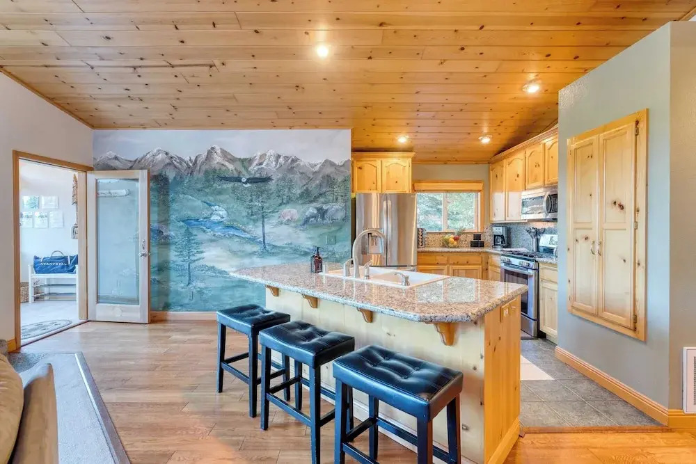 Golden Summit by Avantstay Stunning Secluded Cabin w/ Access to Tahoe Donner