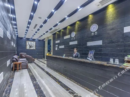 Super 8 by Wyndham Chongqing North Station South Square