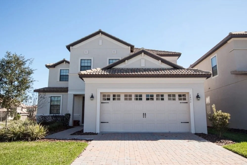 5 bedroom home with private pool
