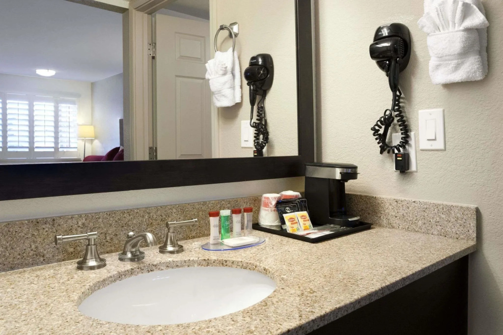 Infinity Inn & Suites