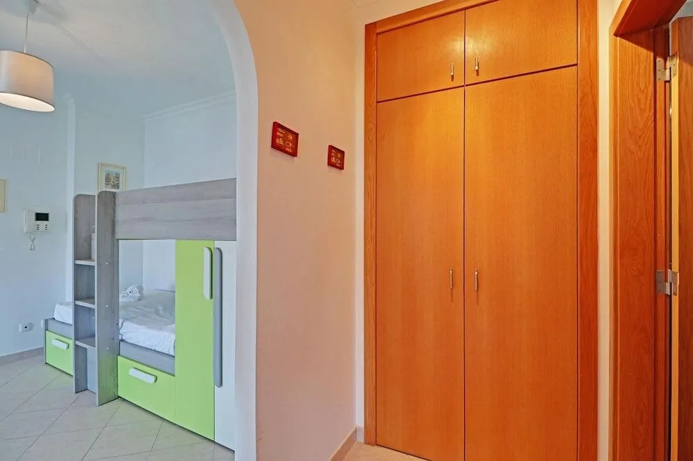 Arma O DE Pera Central by Homing