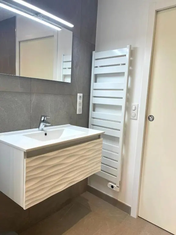 Bnb Renting Le Cèdre Spacious Studio In Cannes With A Balcony Wifi And Ac