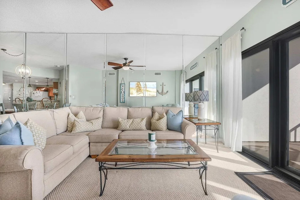 Palms 915- Premier Beachfront Condo