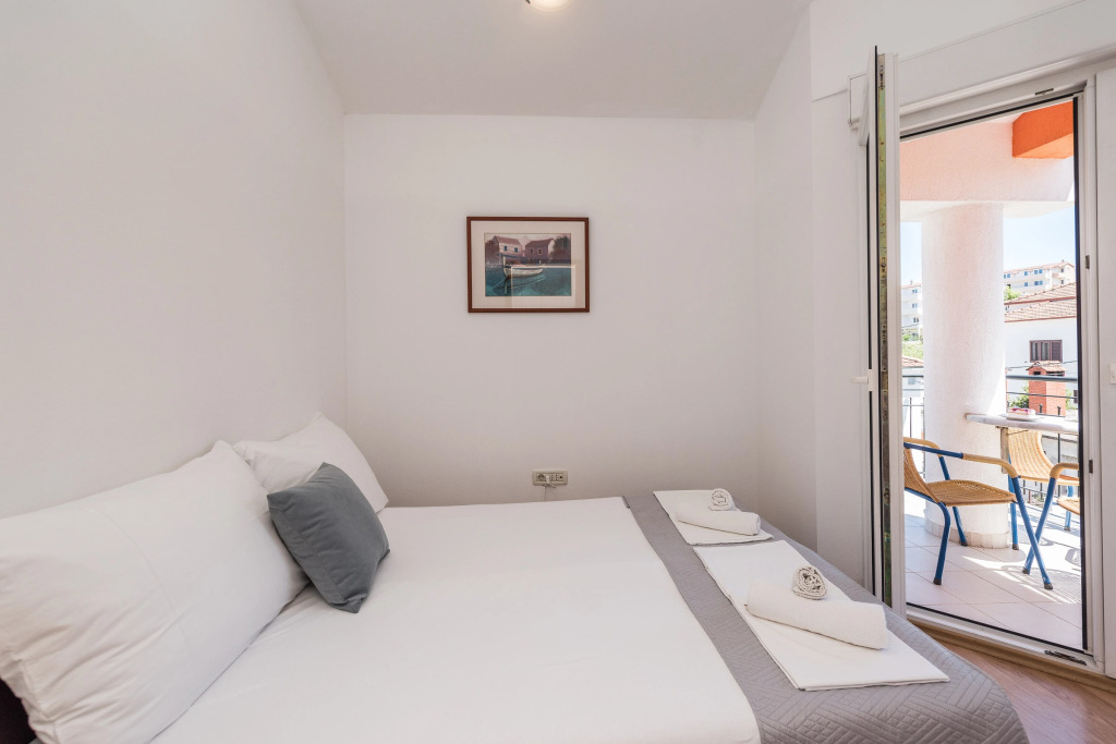 Apartment Rafaela 220m from the beach