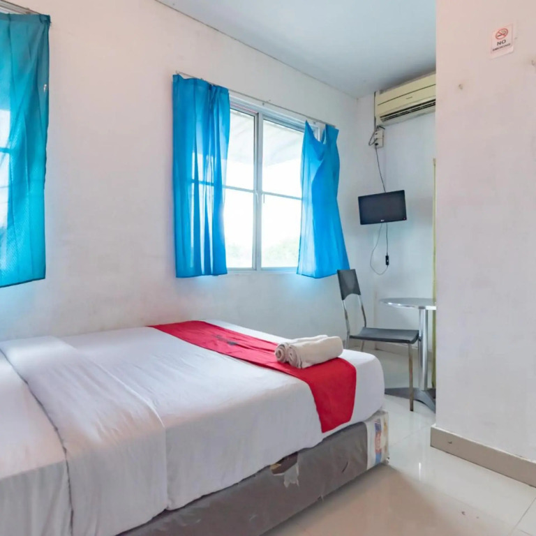 RedDoorz Plus near Kepri Mall