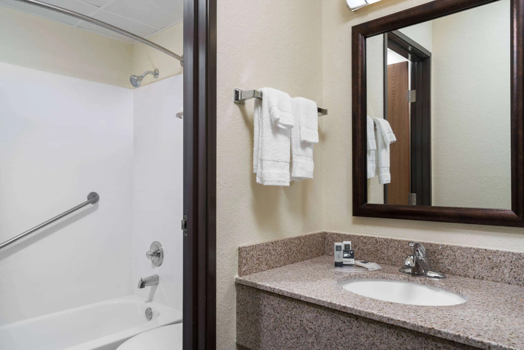 AmericInn by Wyndham Lake City