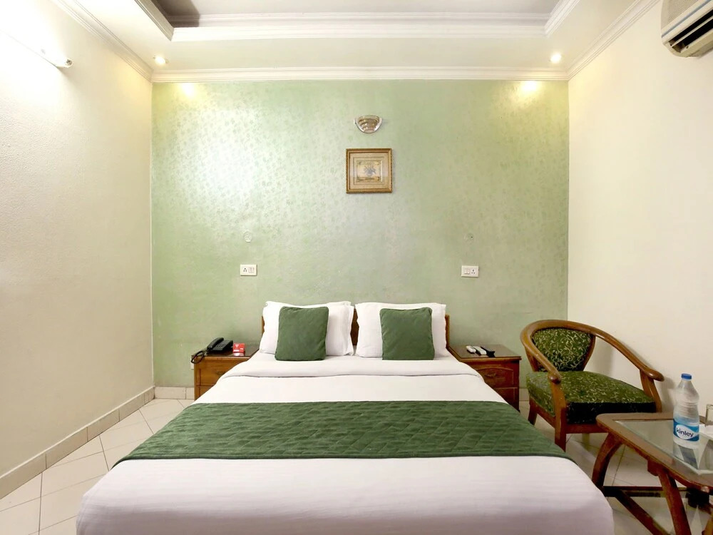 Super Townhouse by OYO Chandigarh Near PEC-PGI-PU Formerly Hotel Paradise