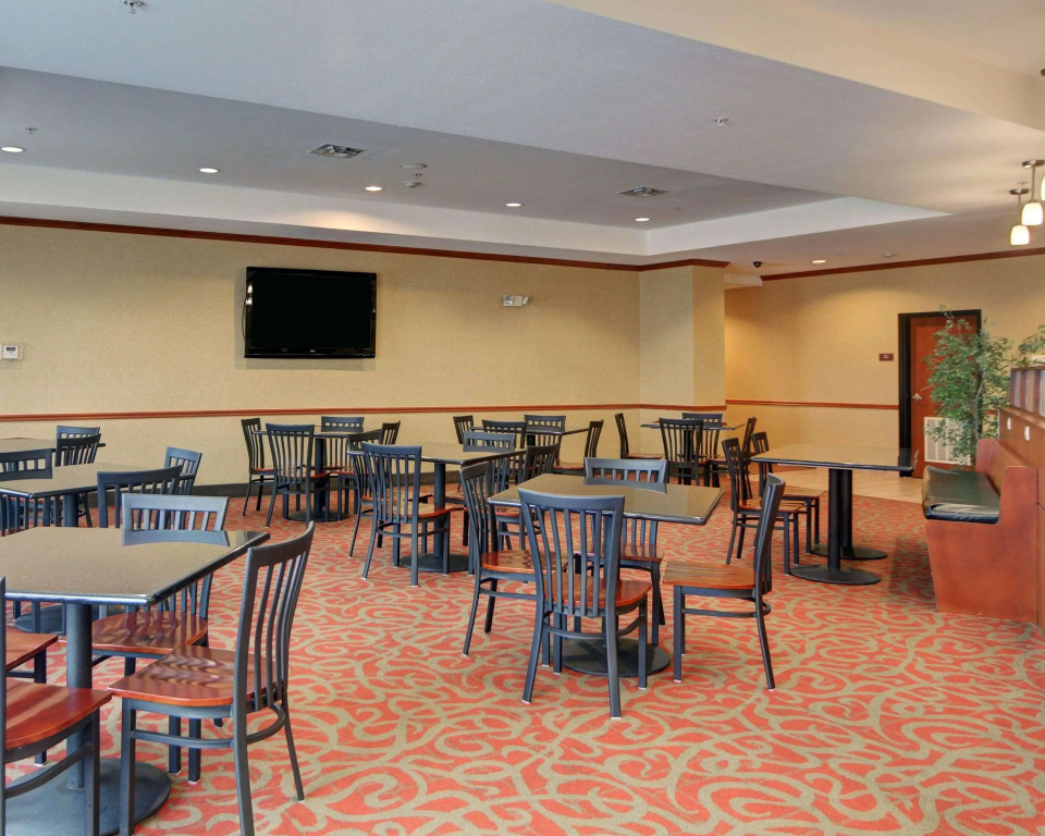 Quality Suites Near Cedar Creek Lake