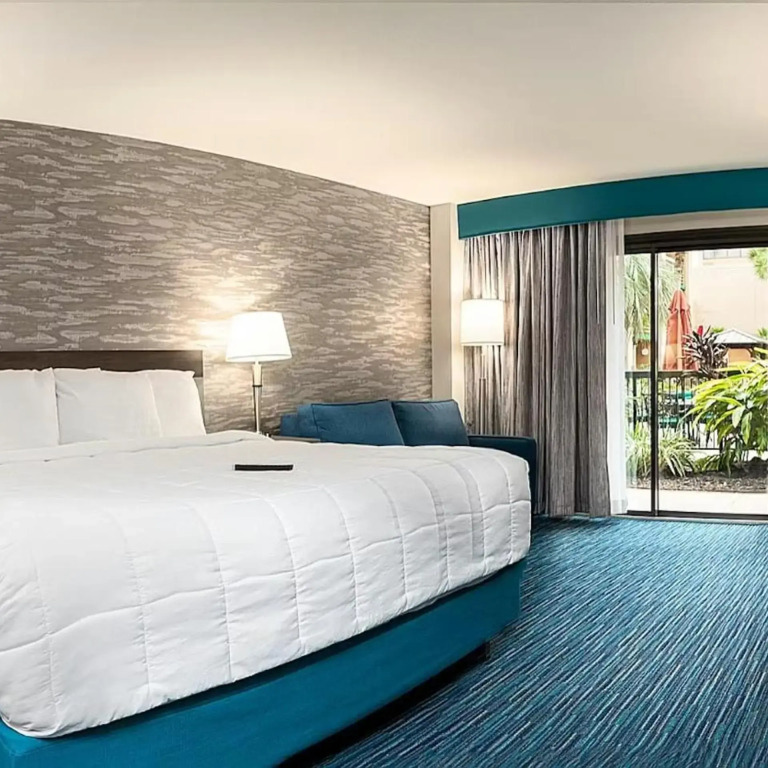 MCM Eleganté Hotel & Conference Center