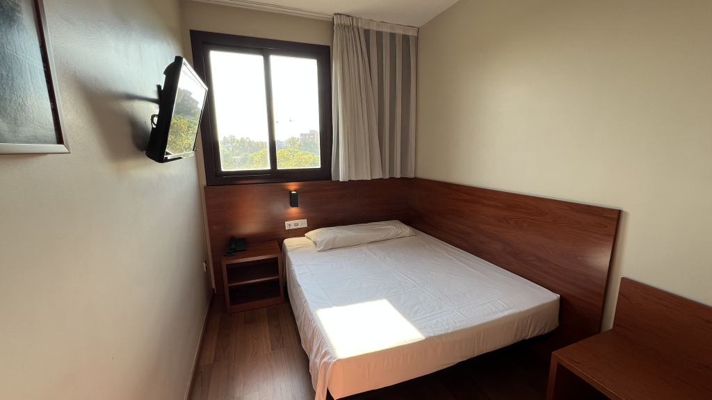 Отель B&B Tarragona Reus