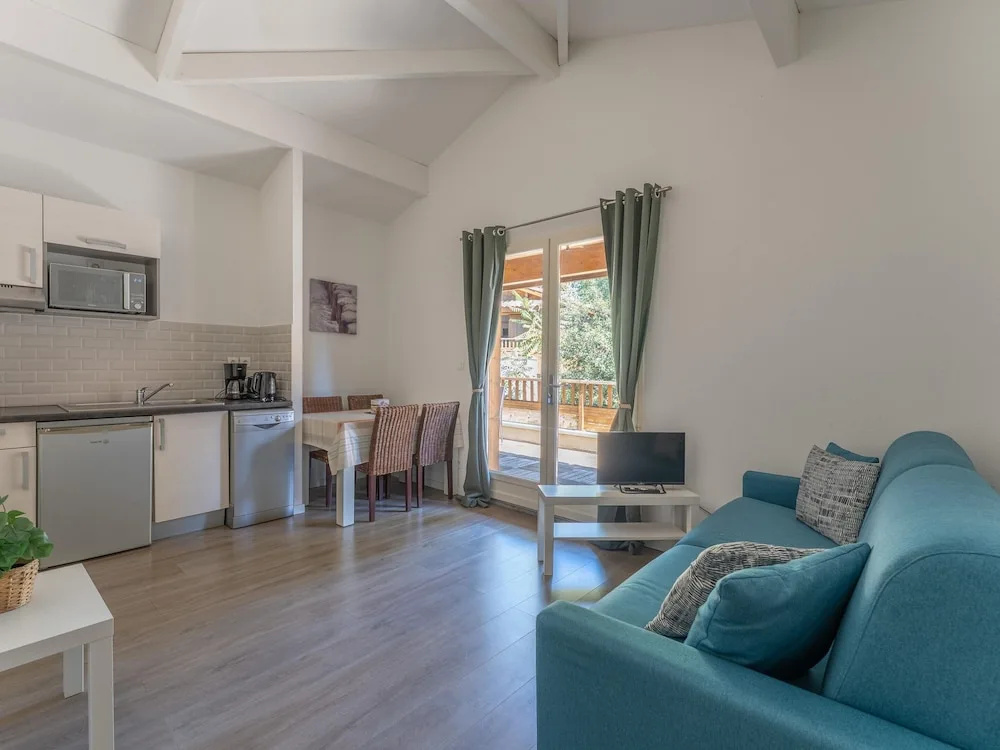 4-guest Stay Near Moutchic Beach