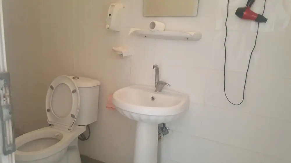 Bayrakli Otel