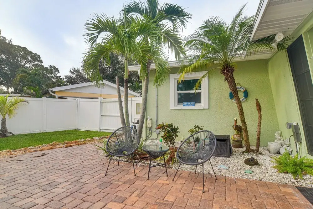 5 Mi to Dtwn: Pet-friendly Home in St Petersburg!