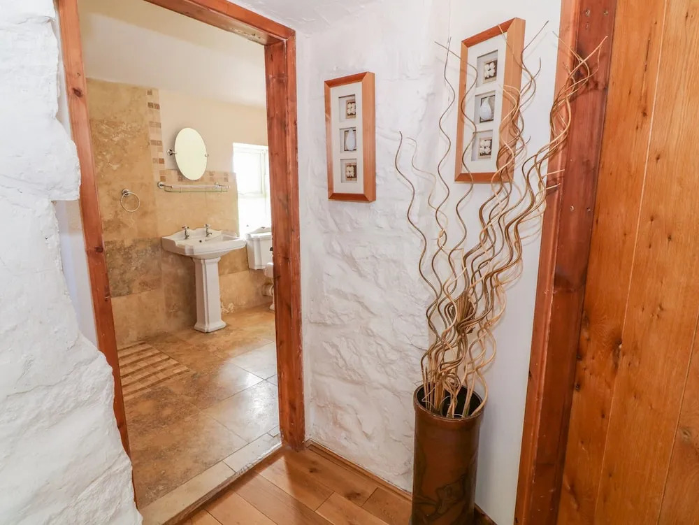 Horseshoe Cottage
