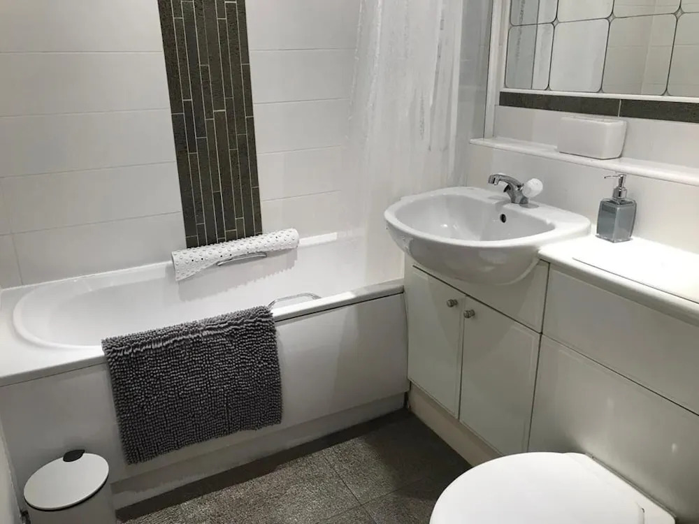 Apex Wallace Street Apt With Free Parking