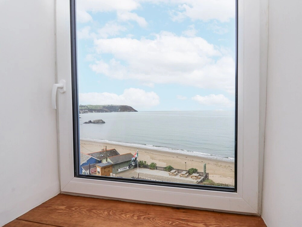 Awel Deg, Tresaith