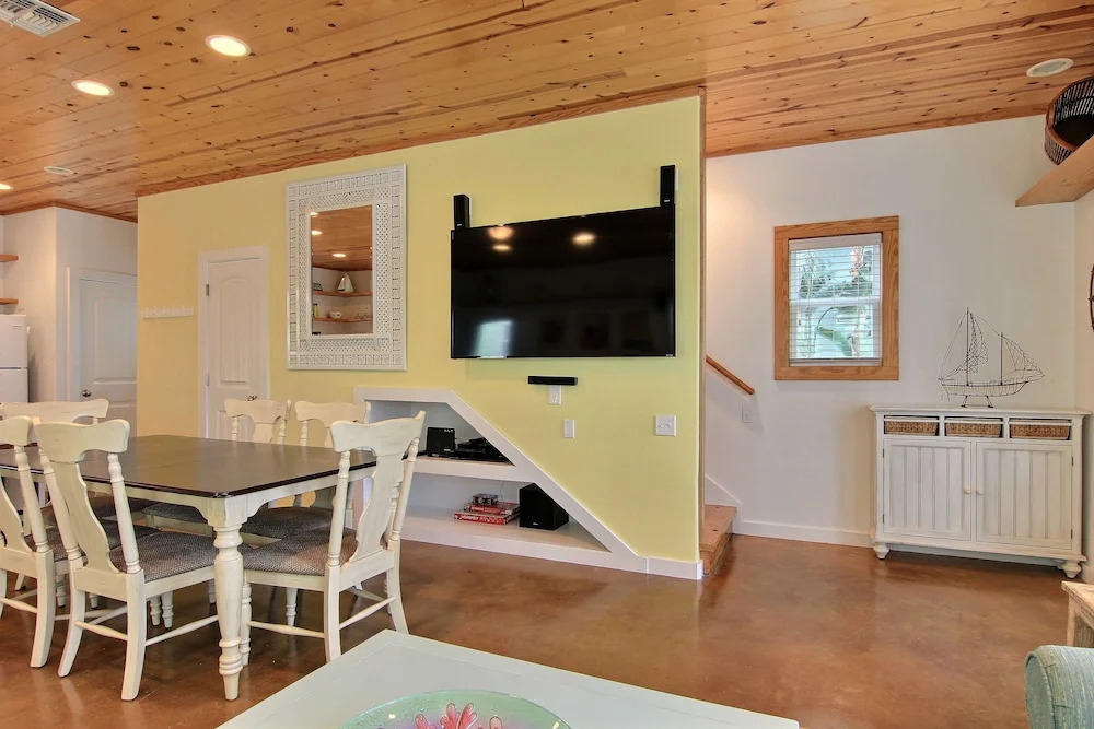 Jack's Sparrow 4 Bedrooms 2.5 Bathrooms Home