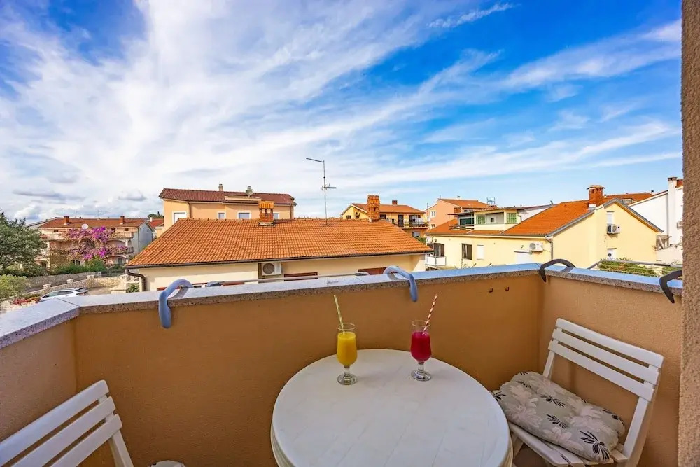 Studio Apartment, 250m From the Beach
