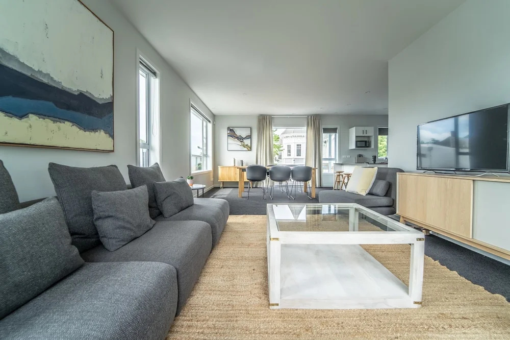 Uptown City Loft