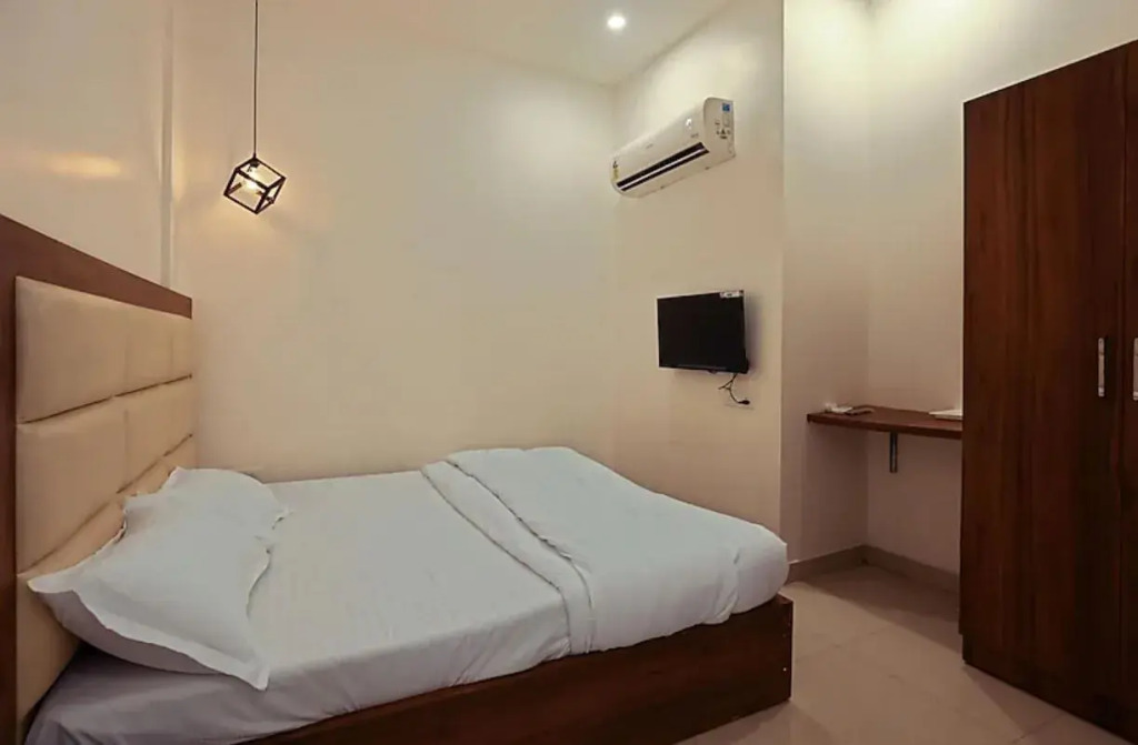 Hotel Triple Tree