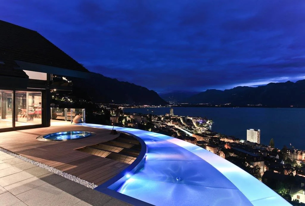 Montreux Deck