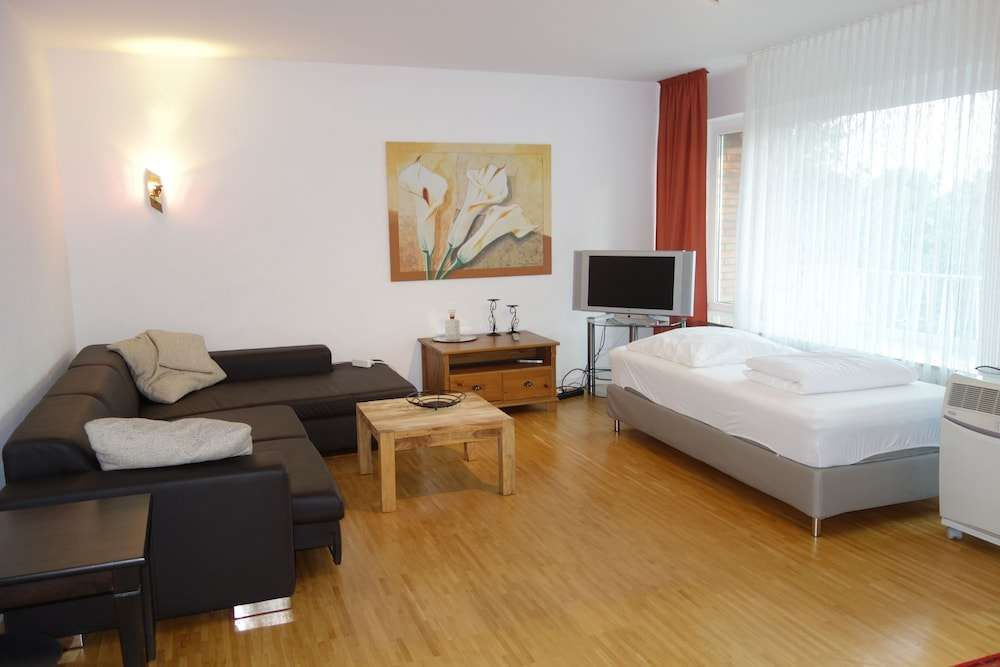 Tolstov-Hotels Large 3 Room Apartment